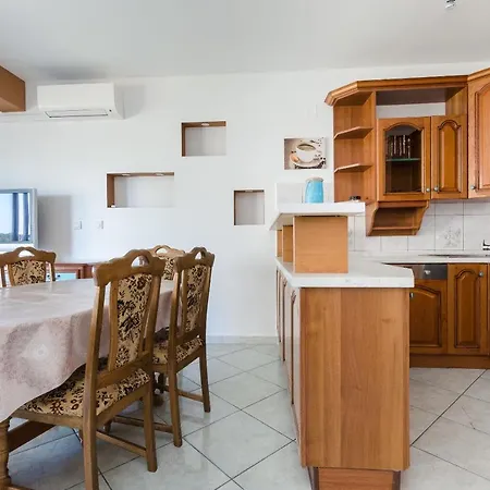 Slavica R Apartment Banjol